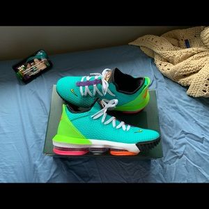 Lebron 16 Hyper Jades